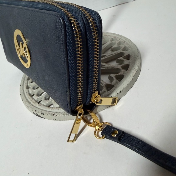 Michael Kors Wallet - Picture 5 of 8